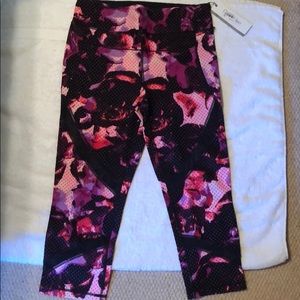NWT Calvin Klein Capri leggings